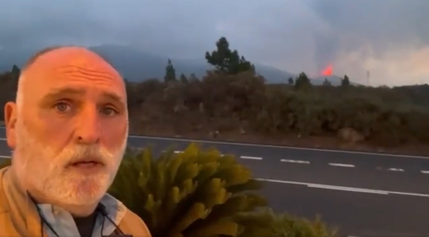 José Andrés viaja a La Palma para repartir comida entre los afectados por el volcán