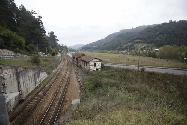 El SOMA pide ubicar la estación del AVE de Asturias en el fallido polígono de Reicastro