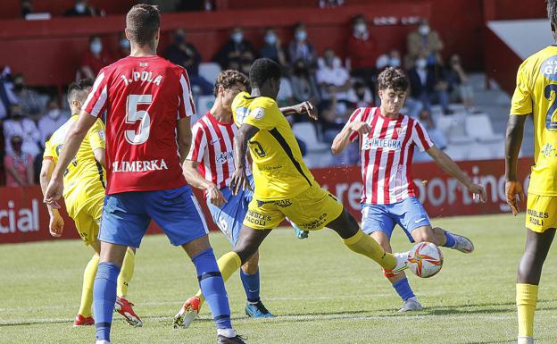 El Sporting B se atasca ante el Colunga (0-0)