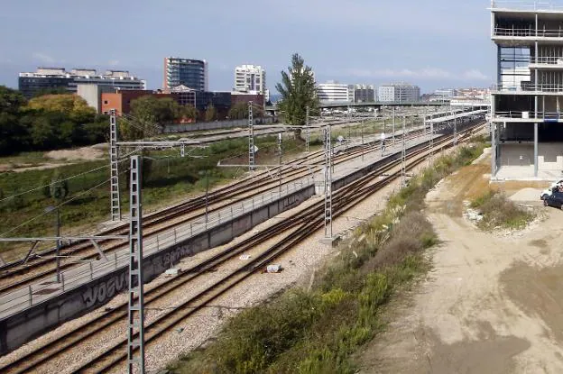 El PP de Gijón se ofrece a sacar adelante el convenio del plan de vías, que ve como «una petición de auxilio»