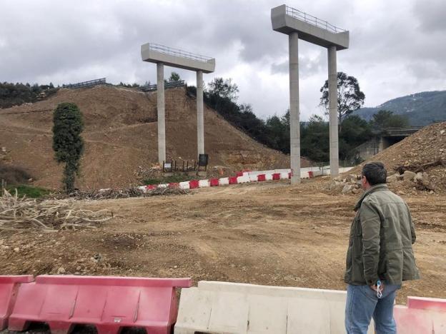 El alcalde de Tineo urge a la ministra a abrir una calzada de la A-63, de Salas a La Espina