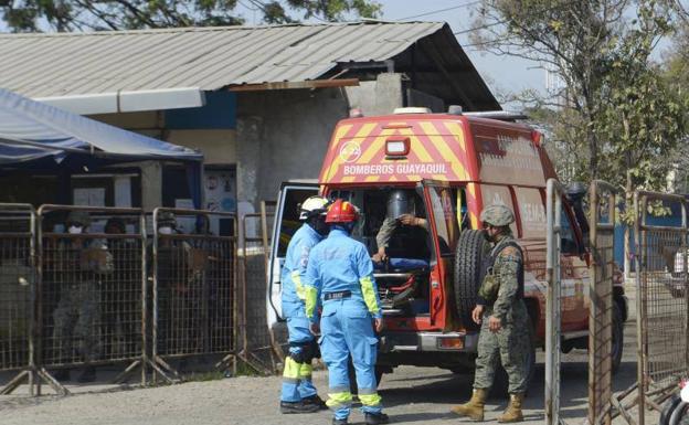 Un enfrentamiento entre bandas deja 30 muertos en una cárcel de Ecuador