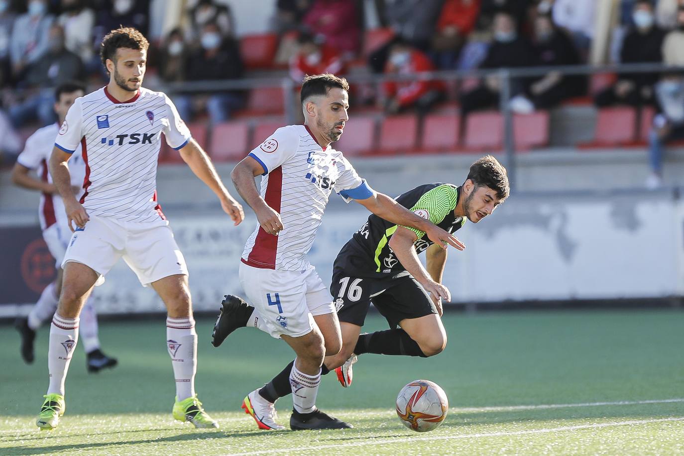 La muralla del Roces detiene al Sporting B