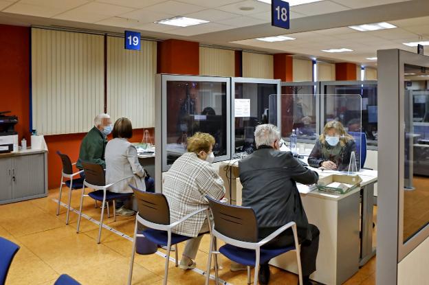 Las administraciones local, regional y estatal tendrán que ser bilingües con la cooficialidad