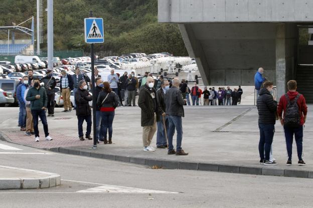 La afición del Oviedo se moviliza para llenar las gradas el sábado