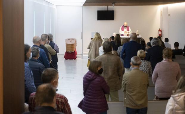 Último adiós a Sagrario López, una mujer «entregada a sus seres queridos y sus alumnos»