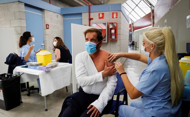 Adiós a las restricciones, salvo la mascarilla