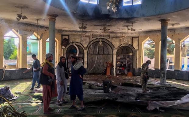 Un atentado suicida contra una mezquita deja al menos 55 muertos en Afganistán