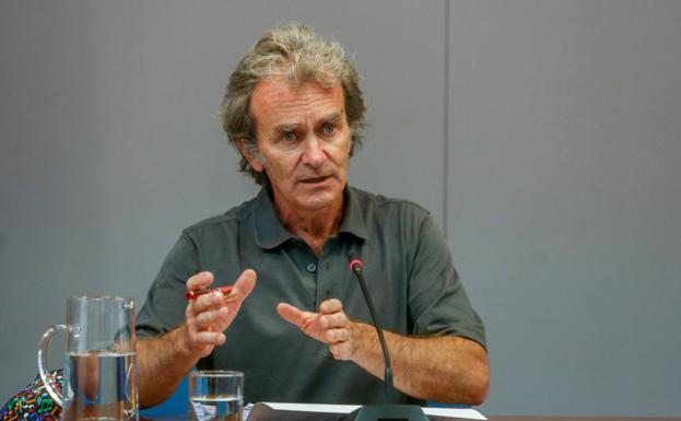 Fernando Simón: «Puede haber brotes, pero es complicado que haya una sexta ola rápida»