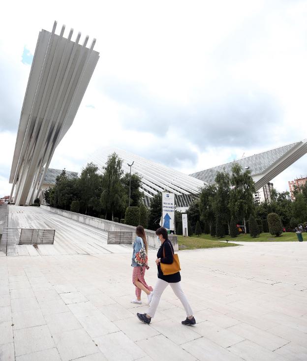 Oviedo aprueba la subida del agua y una bajada del 'IBI de los ricos' para «aliviar» a las empresas