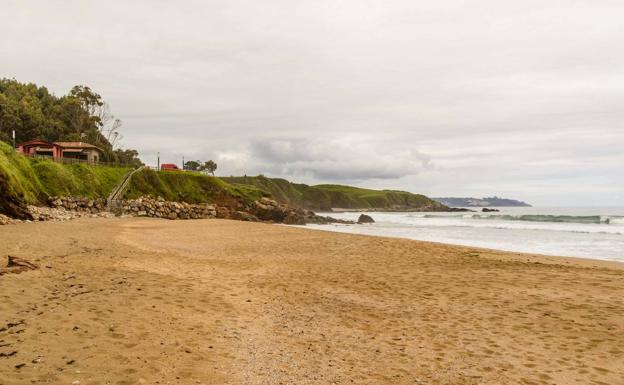 Aparece el cadáver de un vecino de Mieres en el arenal de Morís