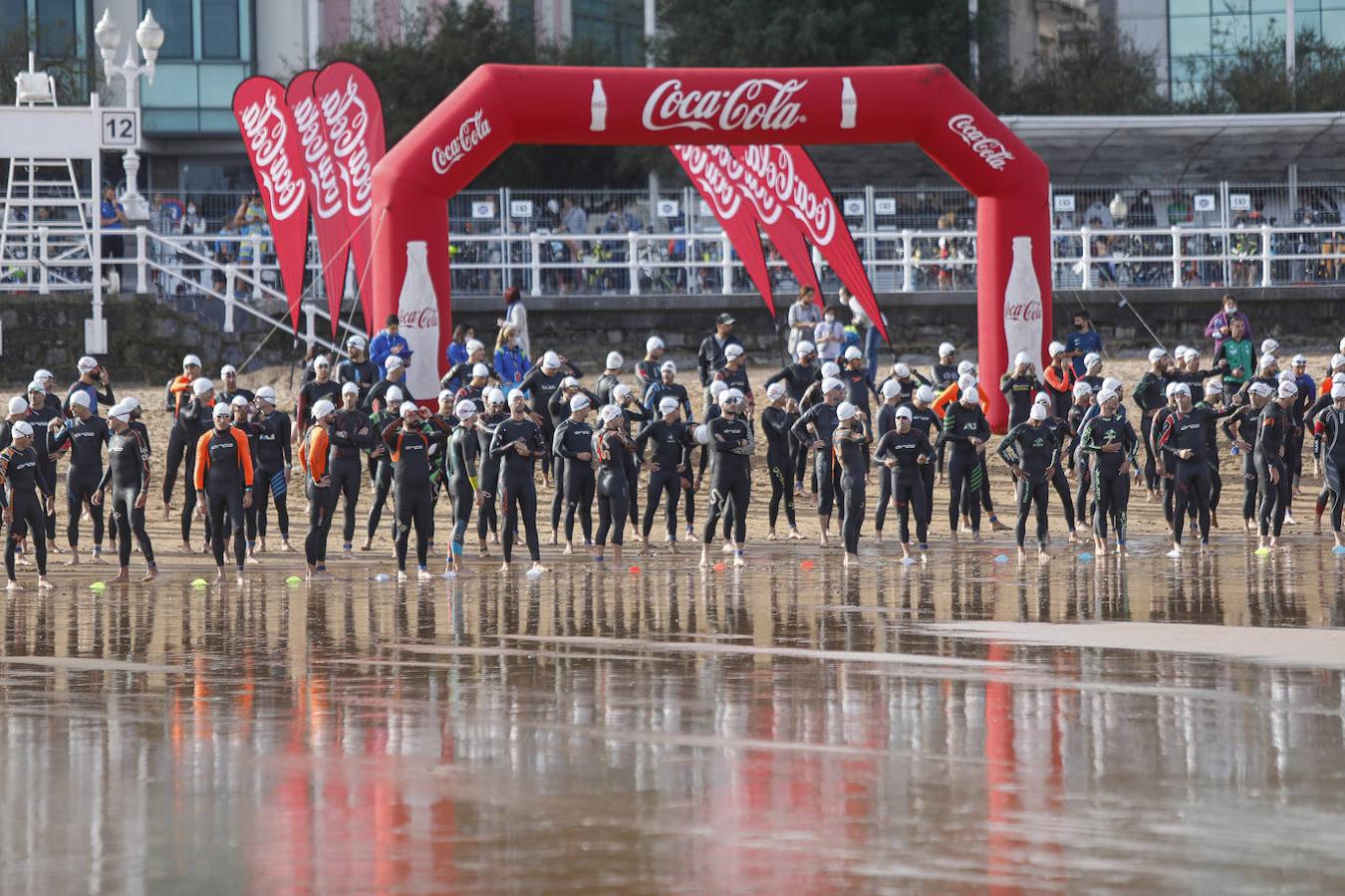 Más de 600 atletas en el Triatlón Ciudad de Gijón