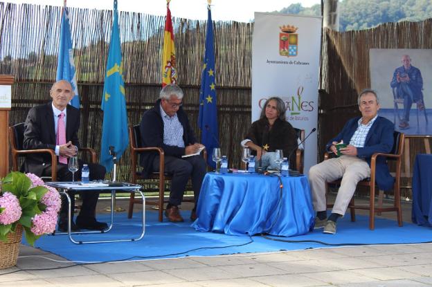 Enrique Corripio recibe la insignia de hijo predilecto del concejo de Cabranes