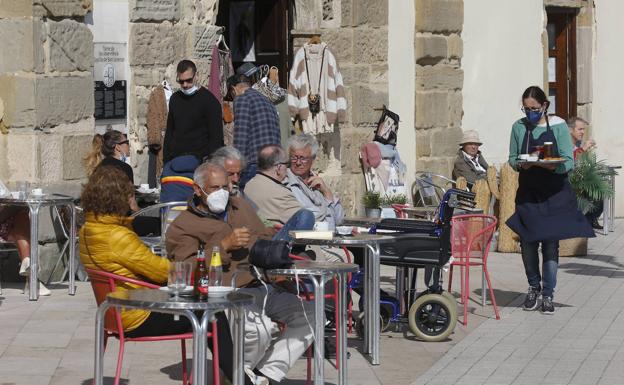 El permiso para ampliar las terrazas de hostelería en Gijón finalizará el miércoles