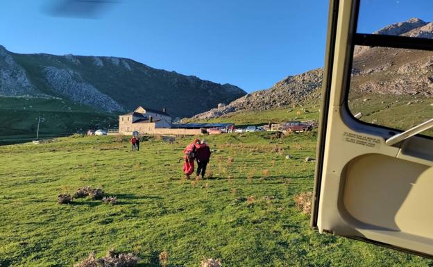 Evacúan a una senderista que se desorientó tras esperar durante cuatro horas a su grupo