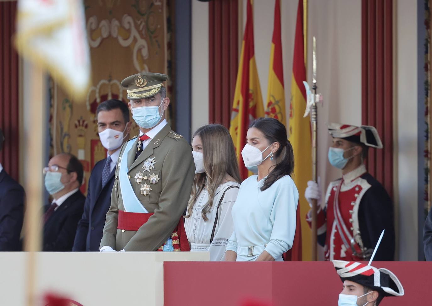 Los Reyes presiden el desfile militar del 12 de octubre