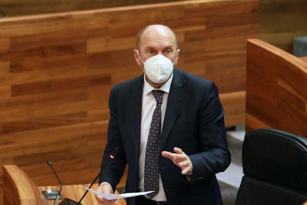 Cofiño asegura que las obras del saneamiento de Bañugues se ejecutarán el próximo año