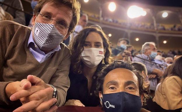 Instagram borra por error una fotografía de Ayuso en la plaza de toros de Las Ventas