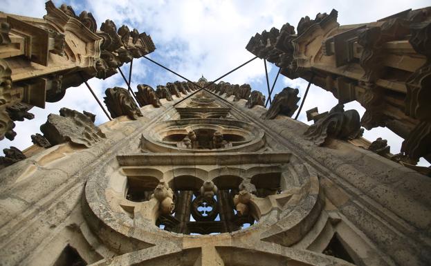 Un recorrido por la catedral de Oviedo el día que cumple 1.200 años de historia