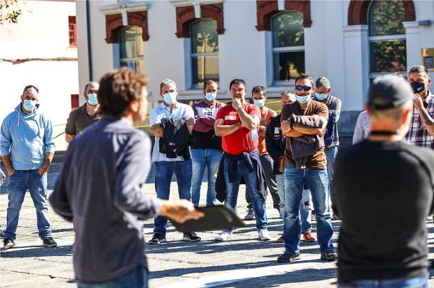 Trabajadores de Trubia se concentran por una sanción «injusta» a un compañero