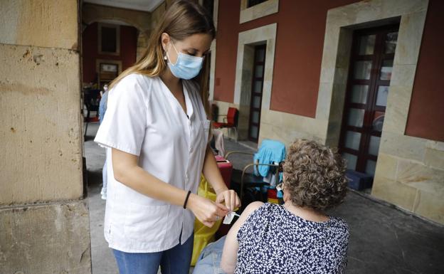 El Principado: «La vacunación contra la gripe tiene más importancia que el año pasado si cabe»