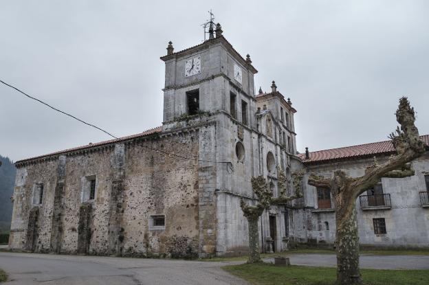 Salas muestra su preocupación por «la falta de avances» en el Monasterio de Cornellana