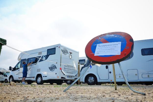 Los concejos turísticos piden regular las autocaravanas y crear más aparcamientos