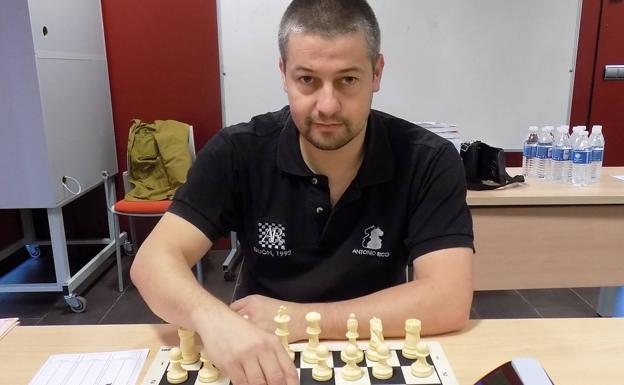 El Oviedo 93, líder único del regional de clubes