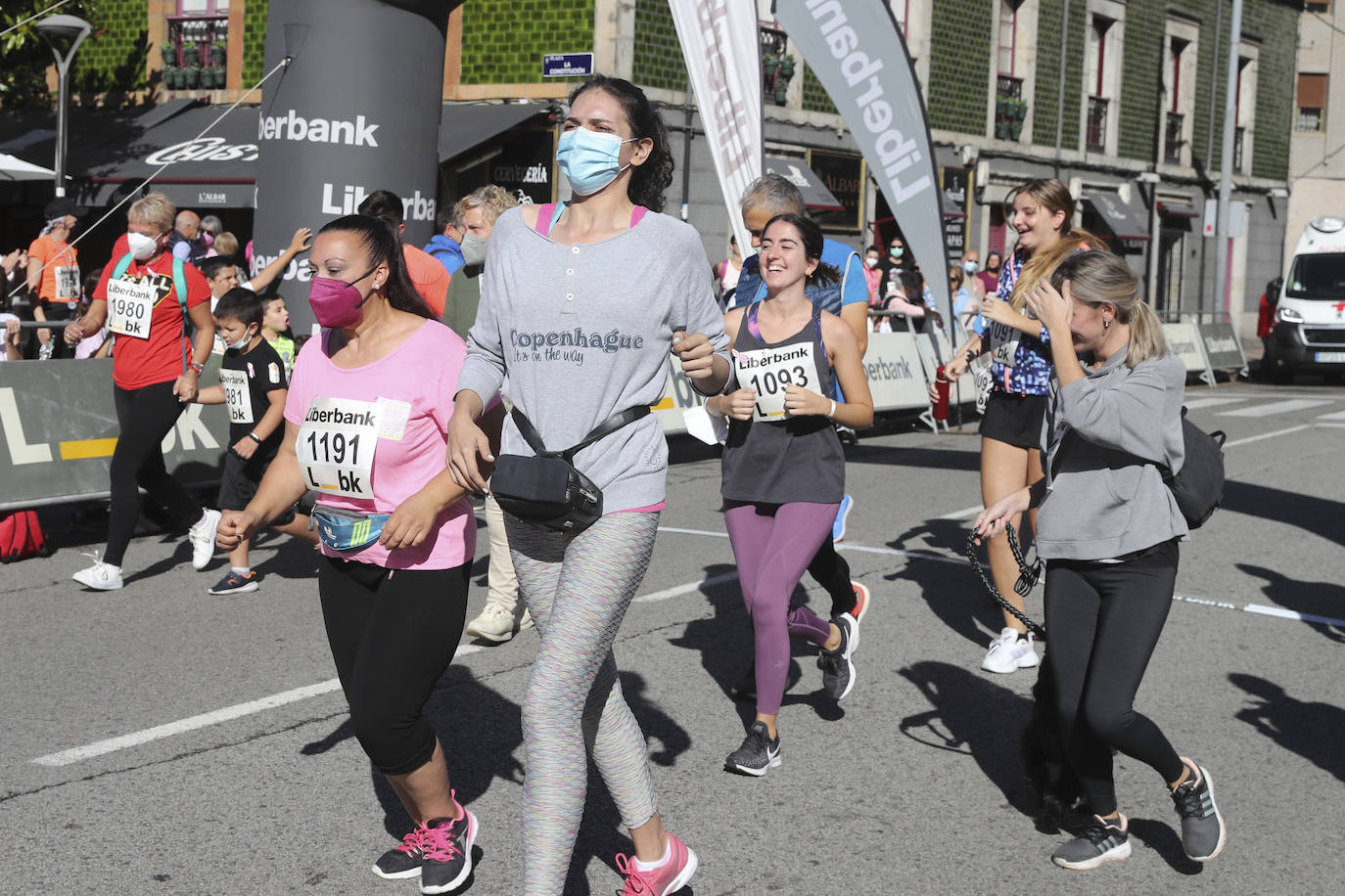 Mieres se tiñe de rosa frente al cáncer de mama