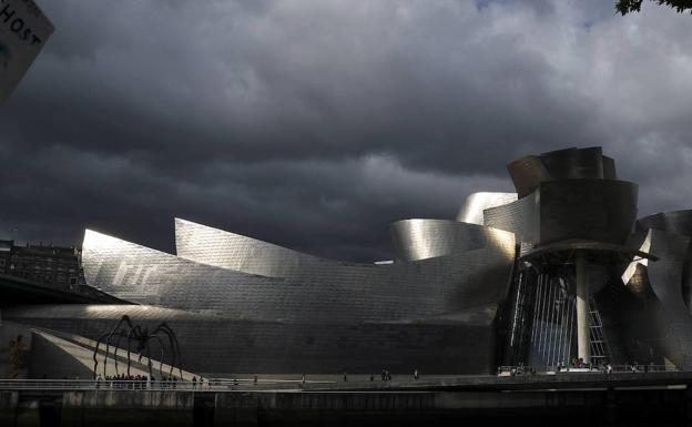 Reabre el Museo Guggenheim de Bilbao tras una falsa alarma por la aparición de dos paquetes sospechosos