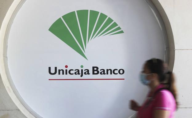 Unicaja excluye a los trabajadores de entre 50 y 56 años del ajuste de plantilla