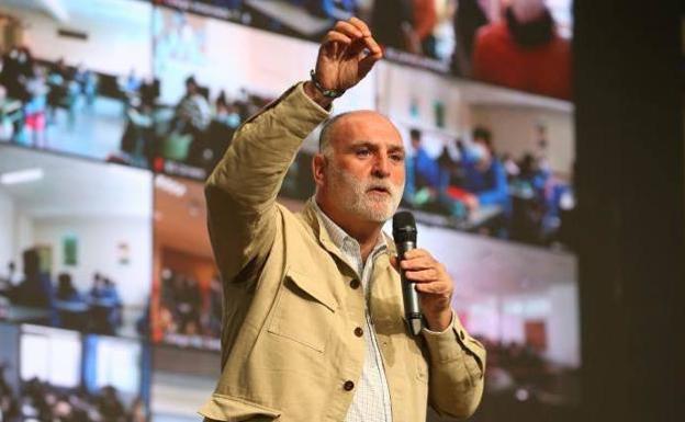 José Andrés recibe el distintivo de Hijo Predilecto de Mieres