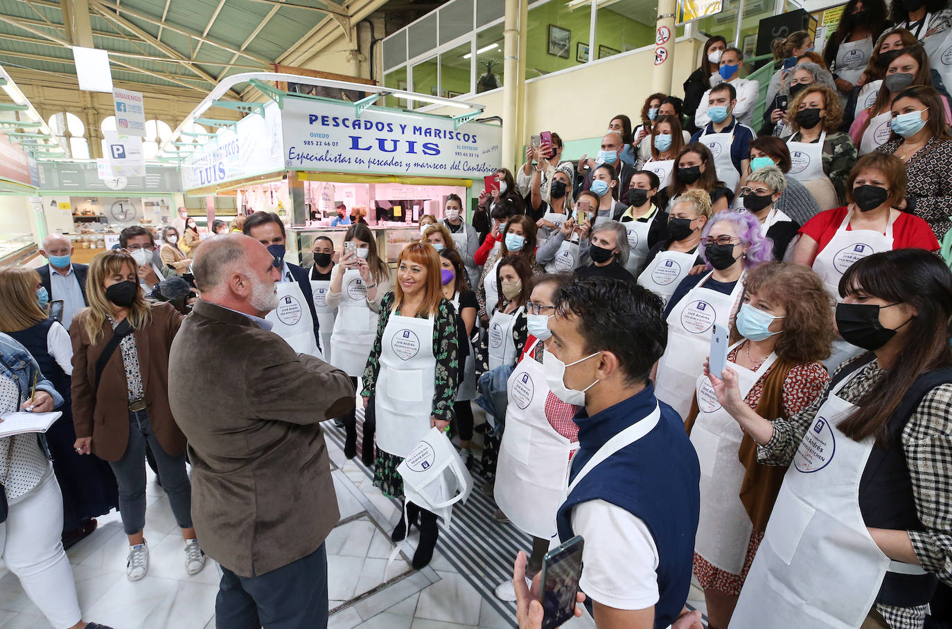 Cien mandiles firmados por José Andrés para la Cocina Económica