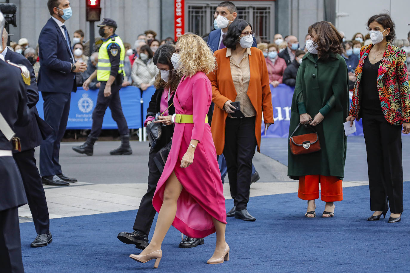 Elegancia y alegría en la alfombra azul de los Premios Princesa de Asturias