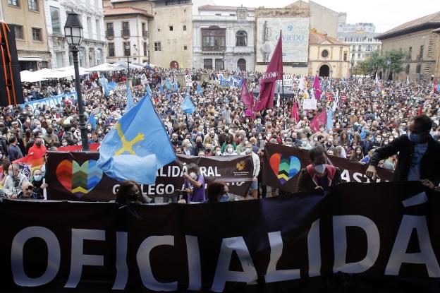 Barbón defiende su oficialidad «amable», sin imposición y sin referéndum