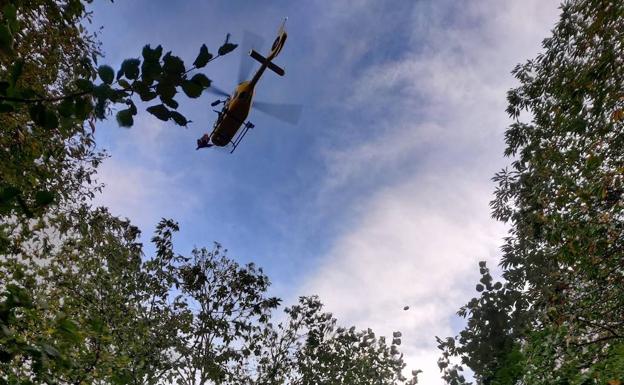 Evacúan en helicóptero a un ciclista que se cayó mientras hacía una ruta en Quirós