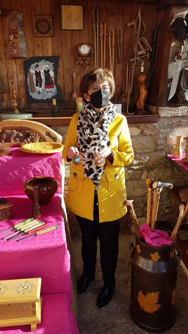 «A las hijas les llamaron la atención las piezas hechas con raíces»