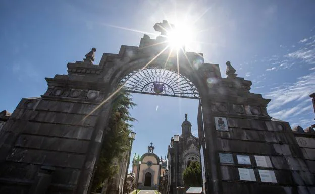 Conciertos y visitas guiadas antes del día de Todos los Santos en el cementerio de La Carriona