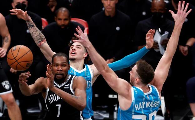 Los Nets sufren ante los Hornets su segunda derrota sin Kyrie Irving