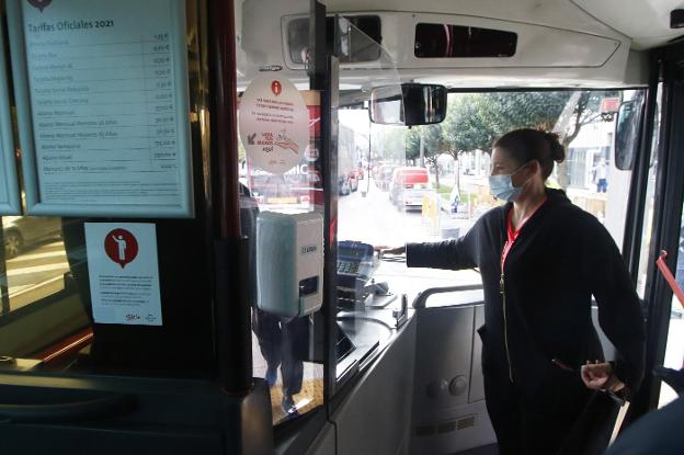 EMTUSA defiende que tiene uno de los bonos de transporte más baratos