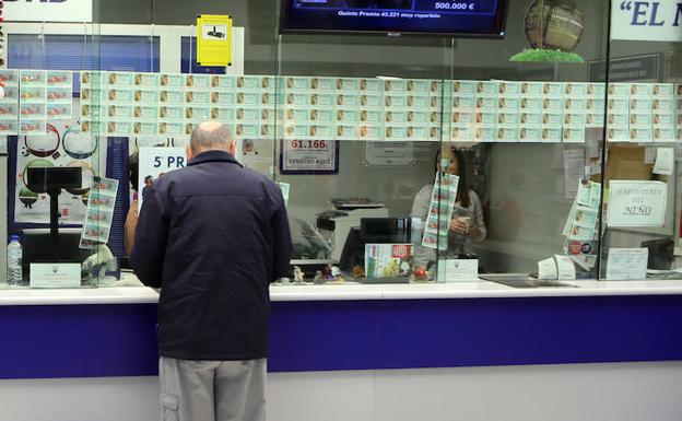 La Lotería Nacional deja un primer premio en un centro comercial de Lugones