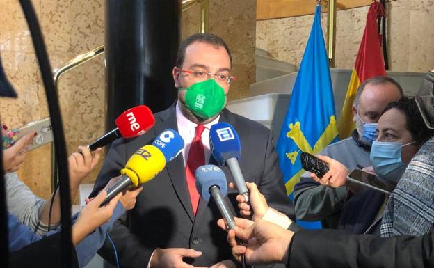 Barbón acepta negociar con los partidos de la oficialidad la reforma fiscal de Foro