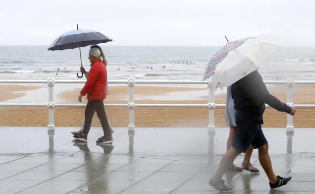 Tiempo en Asturias | Un puente de Todos los Santos con paraguas