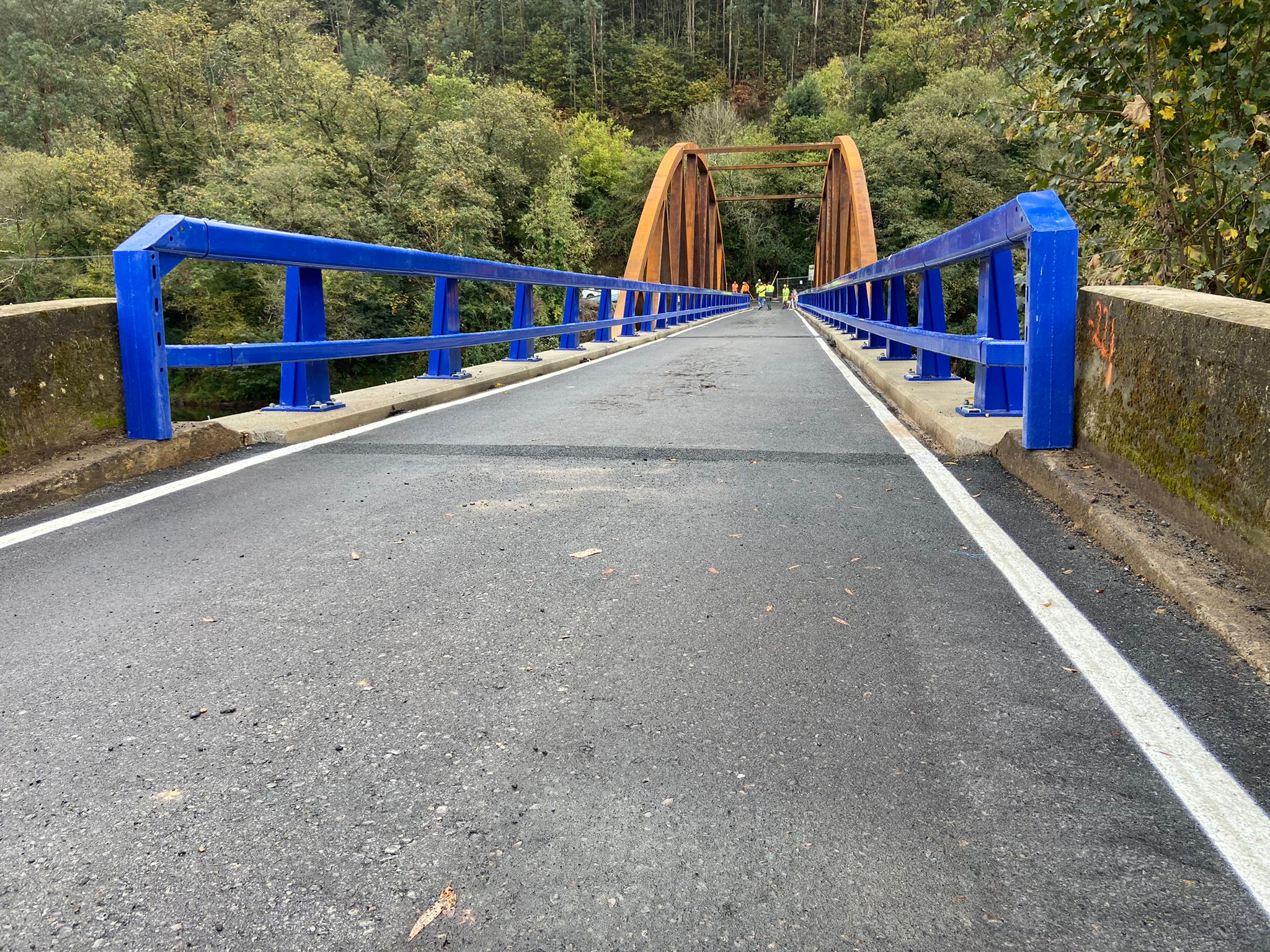 El puente de Quinzanas reabre esta tarde tras diez meses cerrado
