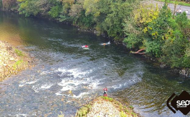 Fallece un joven tras caer con su coche al río Narcea en Salas