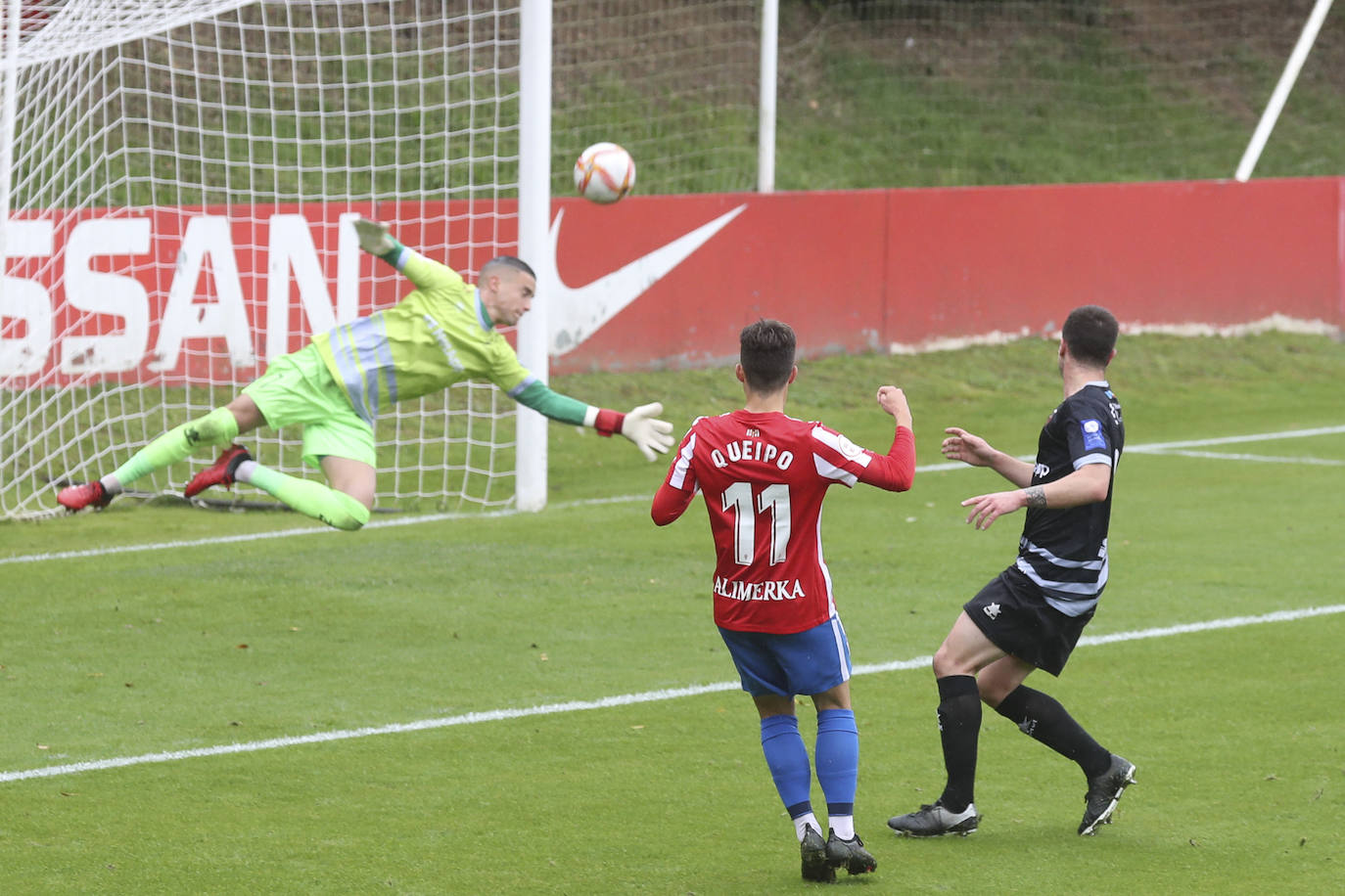 Las mejores imágenes del Sporting B - Luarca