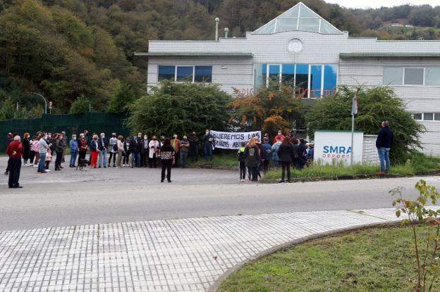 «Necesitamos que abran ya la piscina de Sotrondio»