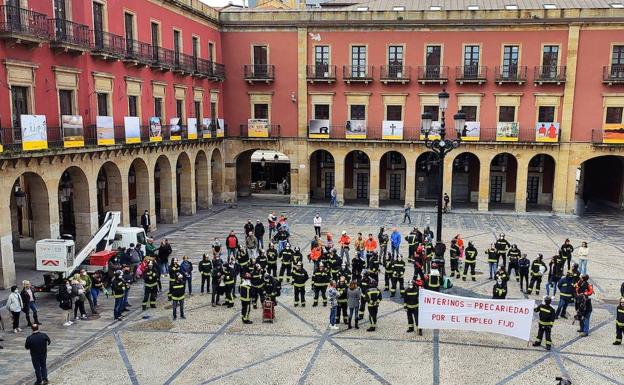 Los bomberos de Gijón advierten de que «contratar interinos es más caro»