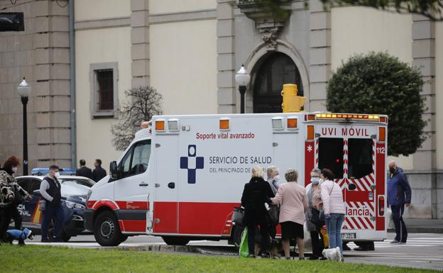 Fallece una mujer tras sufrir un paro cardíaco en plena calle en Gijón