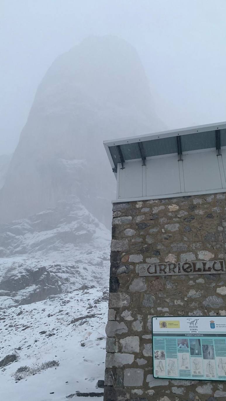 Las primeras nieves llegan al Urriellu